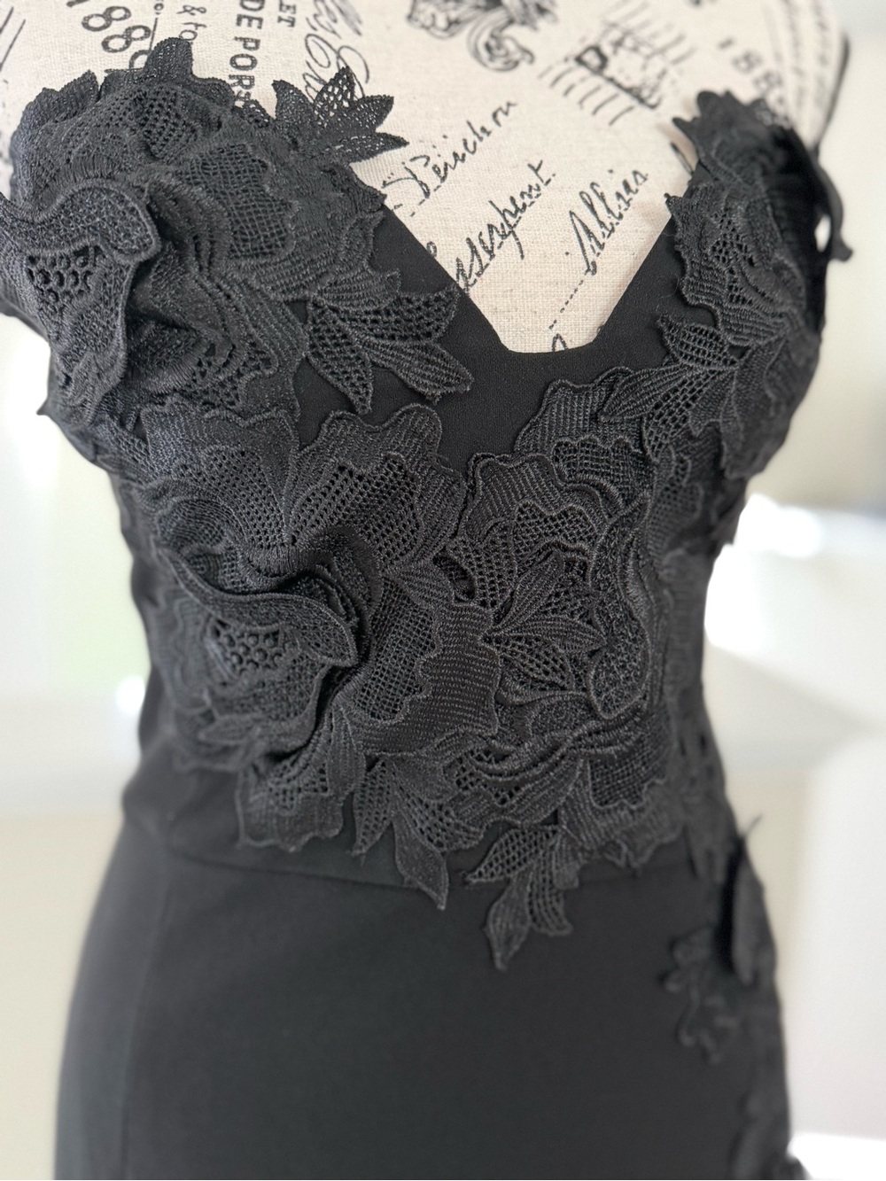 NWOT Lulus Black Strapless Floral Appliqué Mini Dress – Size XL